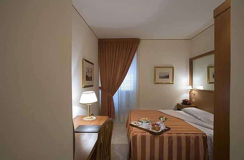 Hotel San Giorgio ナポリ 部屋 写真